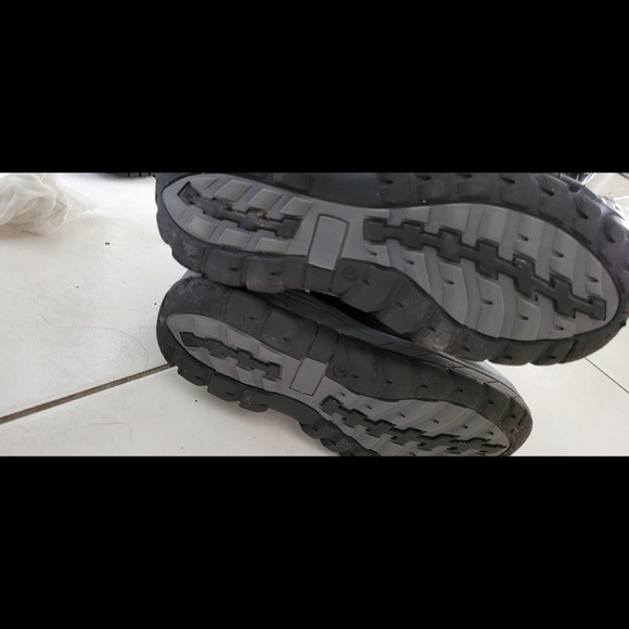 3 items: Timberland Boots, Ice Skates and Winter Boots - Picture 9 of 13